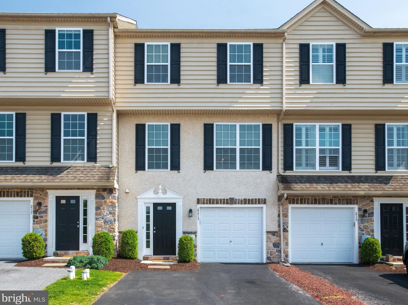 215 Kennedy Dr, Romansville, PA 19320-3969