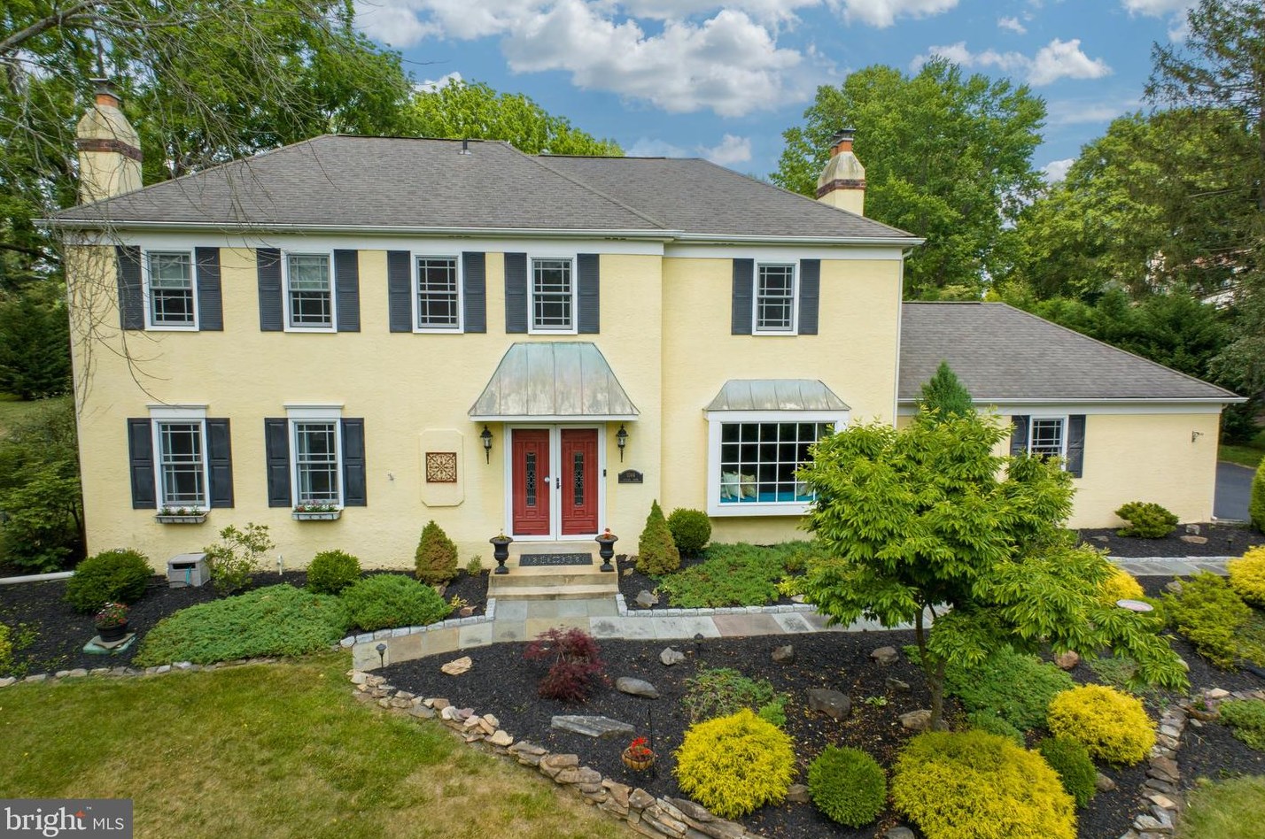 1044 Squires Dr, West Chester, PA 19382-2051