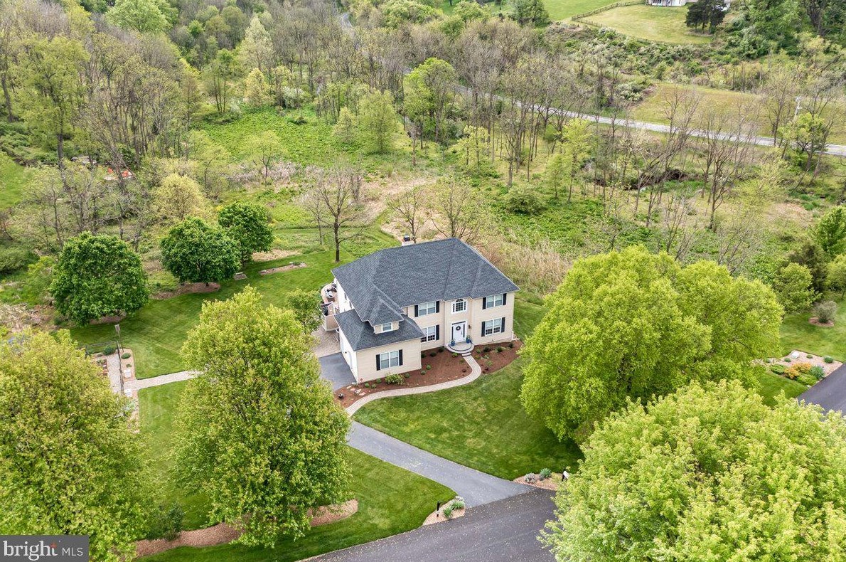 1 Friendship Ln, Avondale, PA 19311-1318