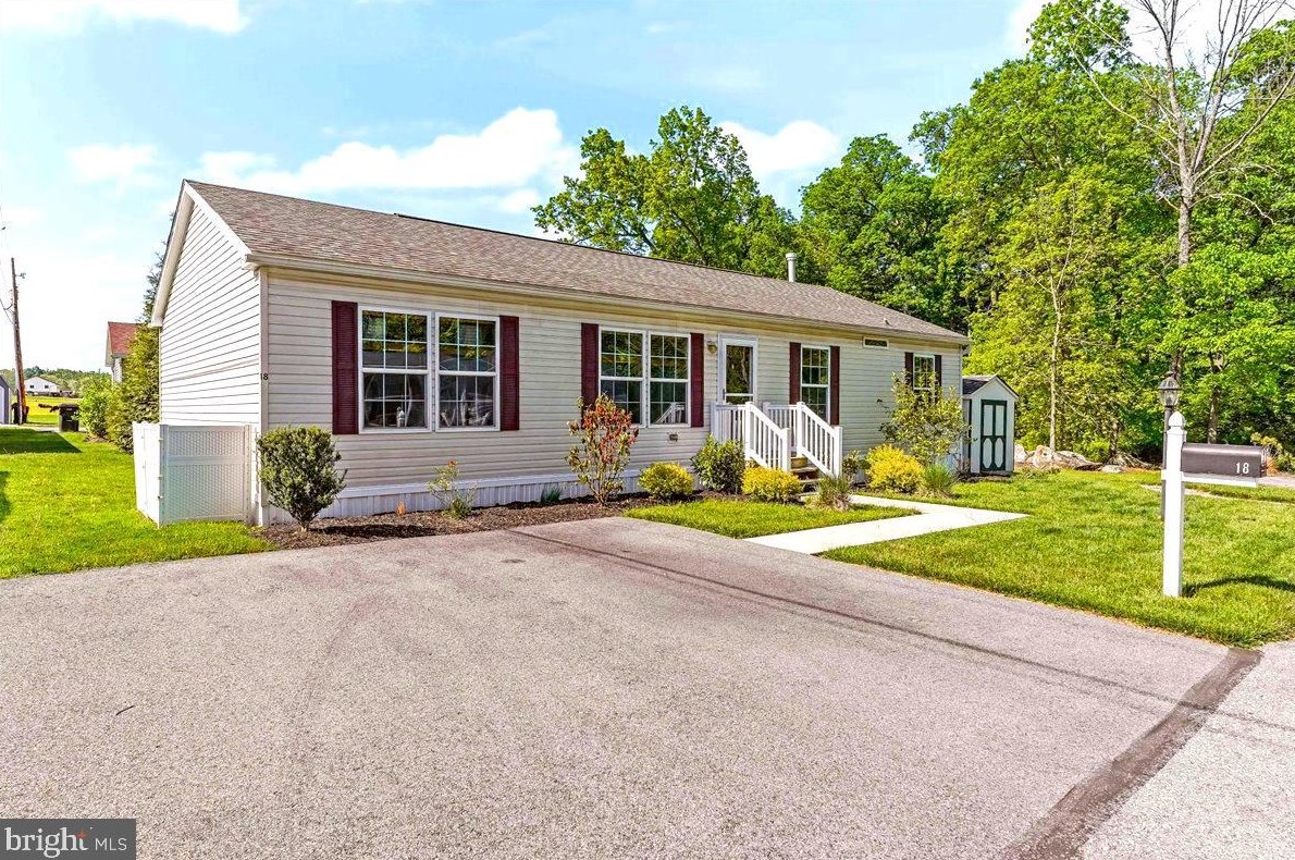 18 David Ln, Honey Brook, PA 19344-1758