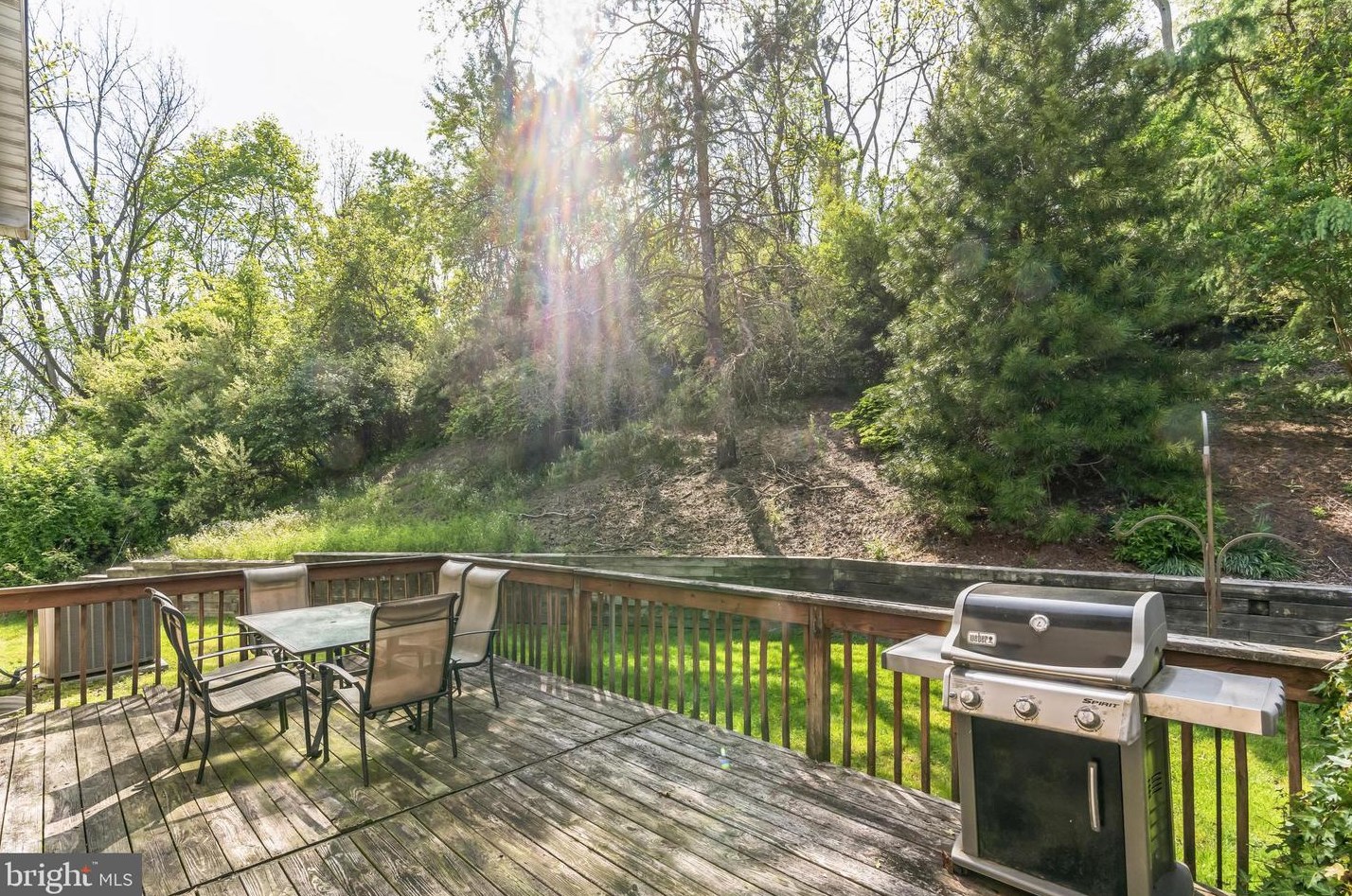 1441 Williamsburg Dr, West Chester PA  19382-6835 exterior