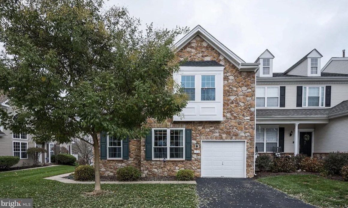 104 Huntteam Ln, West Chester, PA 19382