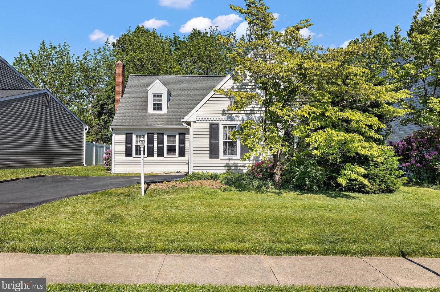 192 Plaza Dr, Downingtown, PA 19335