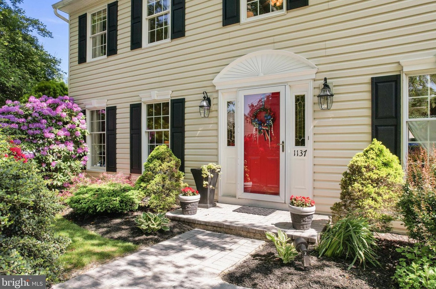 1137 Cockburn Dr, West Chester, PA 19382-7224