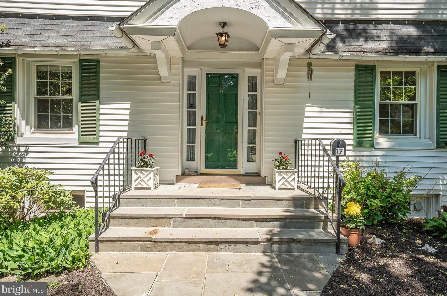 17 Poplar Ln, Paoli, PA 19301
