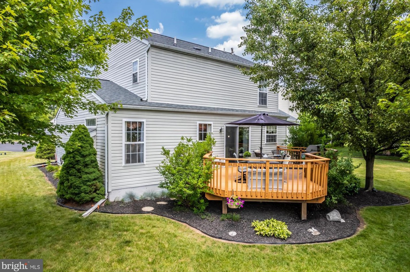 10 Deep Pond Dr, Spring City, PA 19475-1672