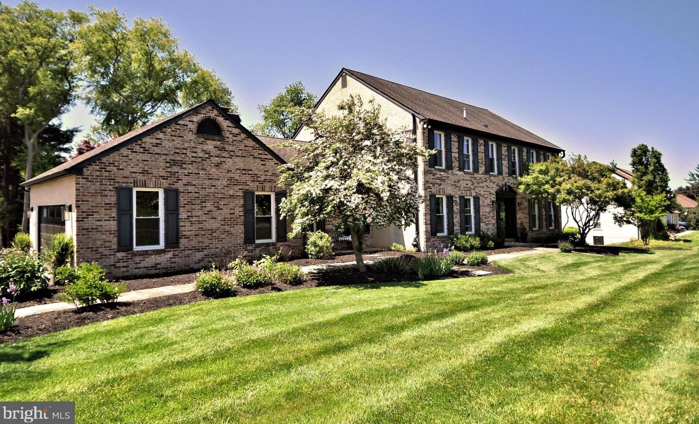 1166 Arrowhead Dr, West Chester, PA 19382
