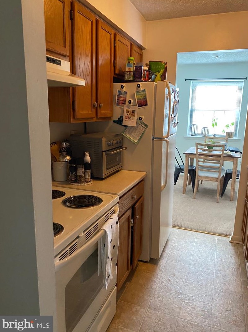2414 Pond View Dr, West Chester, PA 19382