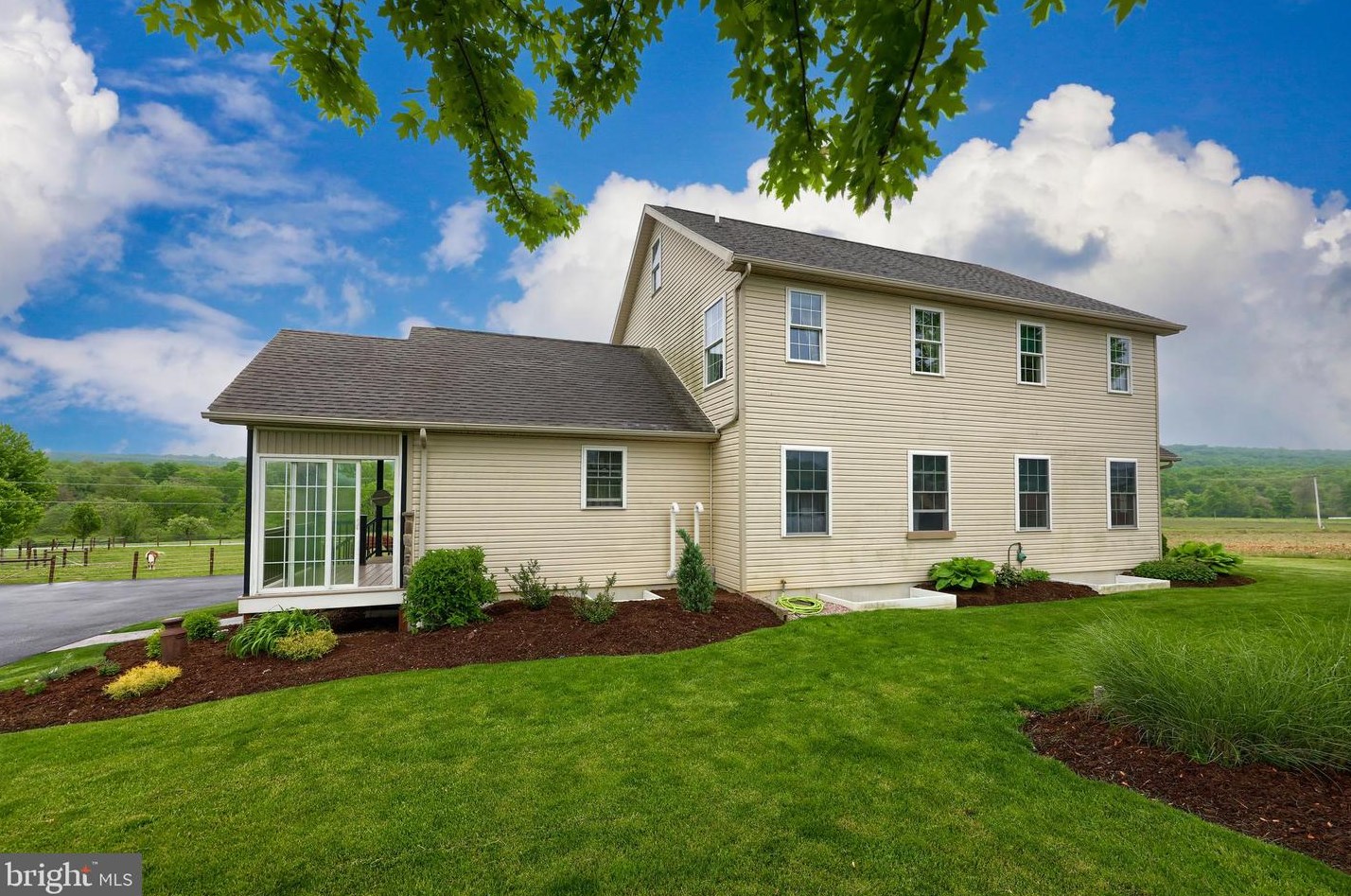 689 Beaver Dam Rd, Honey Brook, PA 19344-1277