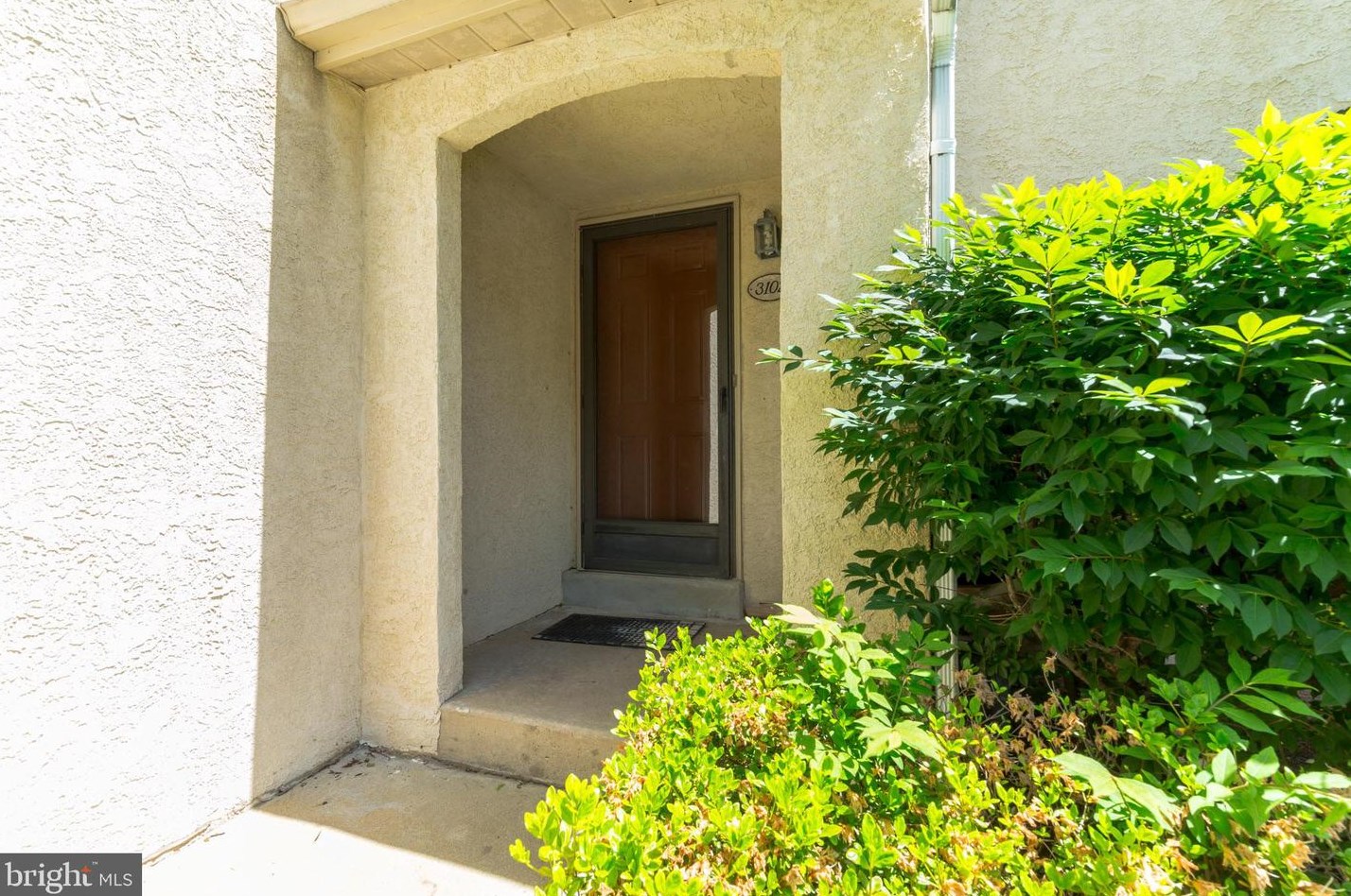 3102 Stoneham Dr, West Chester, PA 19382
