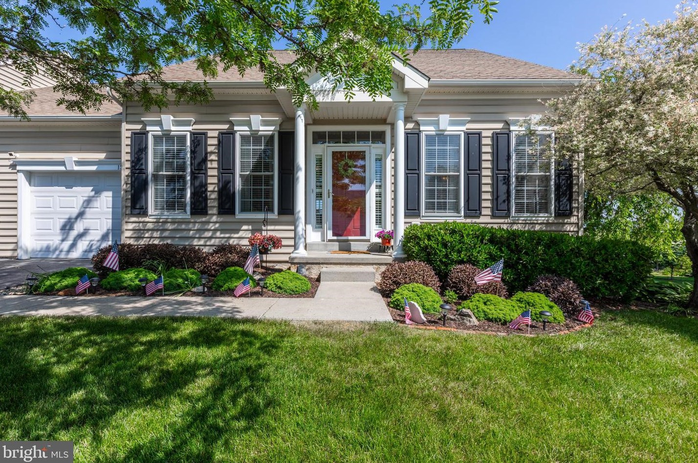 137 Augusta Dr, Honey Brook, PA 19344-8611