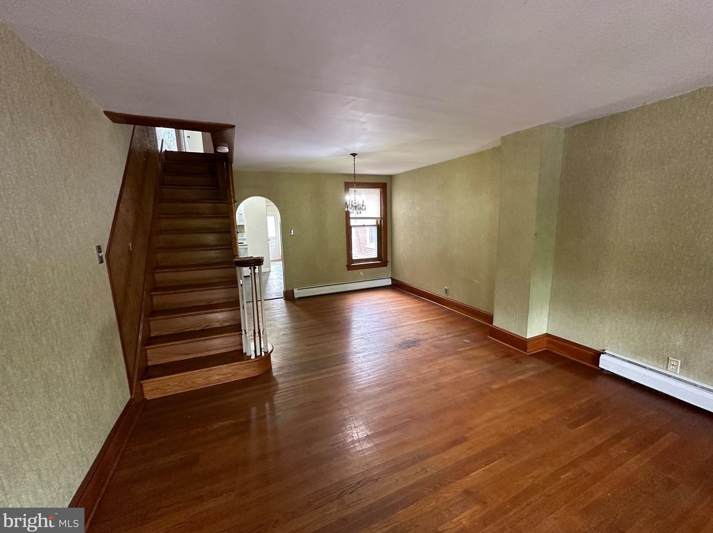 17 6th Ave, Romansville, PA 19320-3211