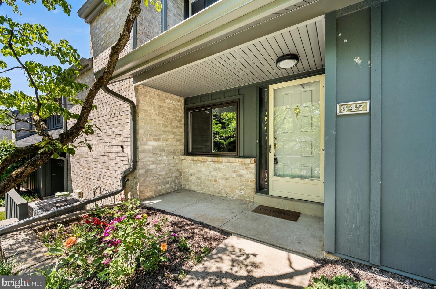 547 Foxwood Ln, Paoli, PA 19301
