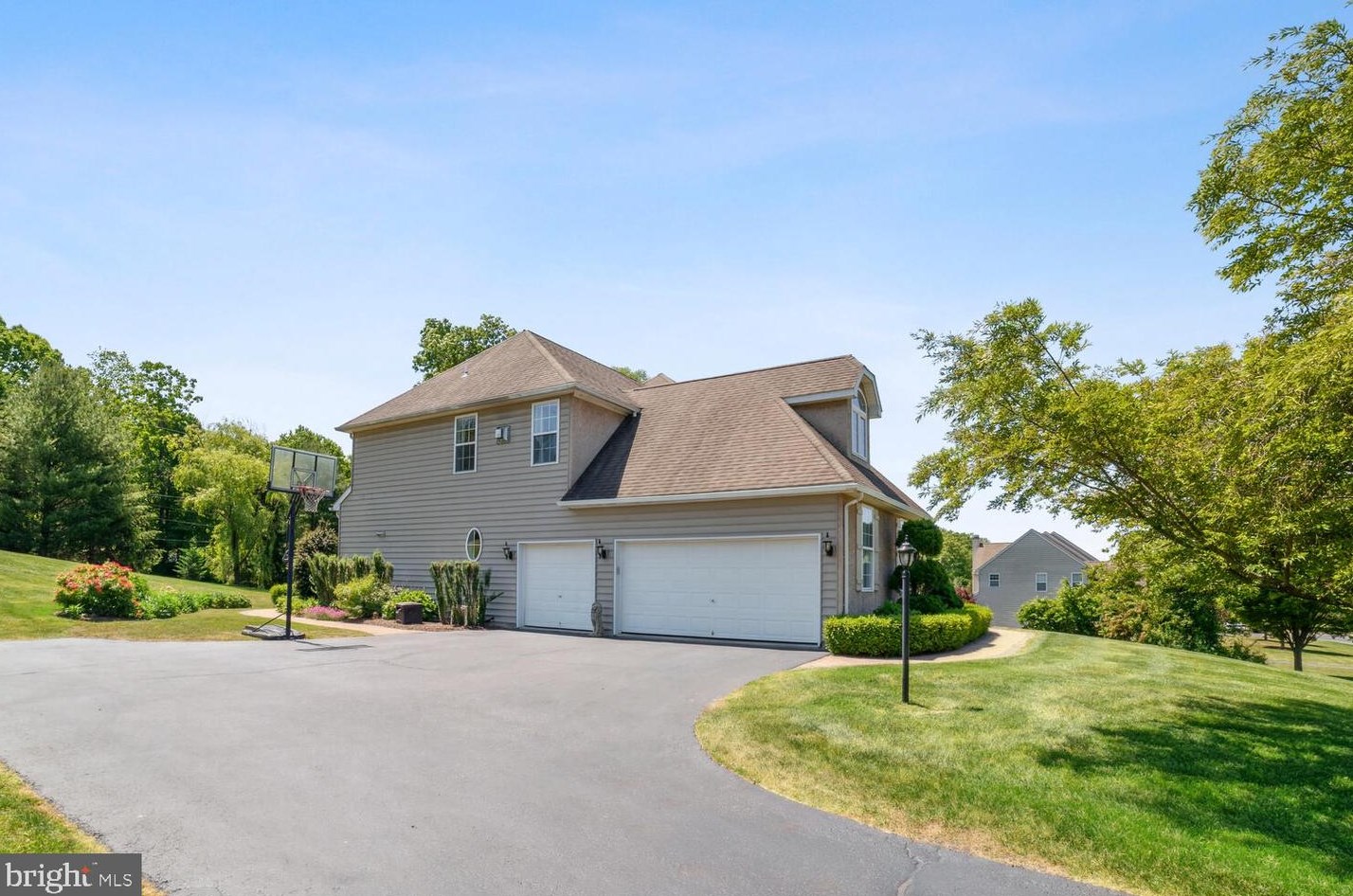 230 Horseshoe Ln, Pottstown, PA 19465-8508