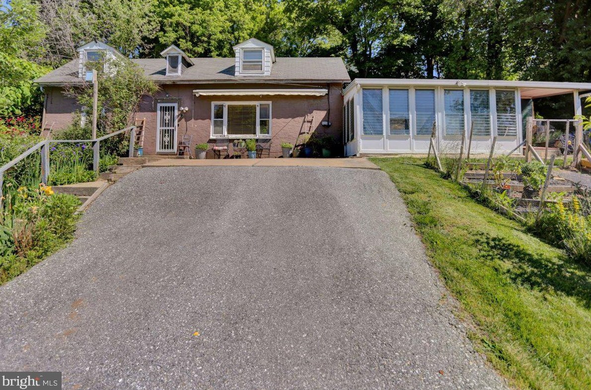 577 Poplar St, Romansville, PA 19320-3345