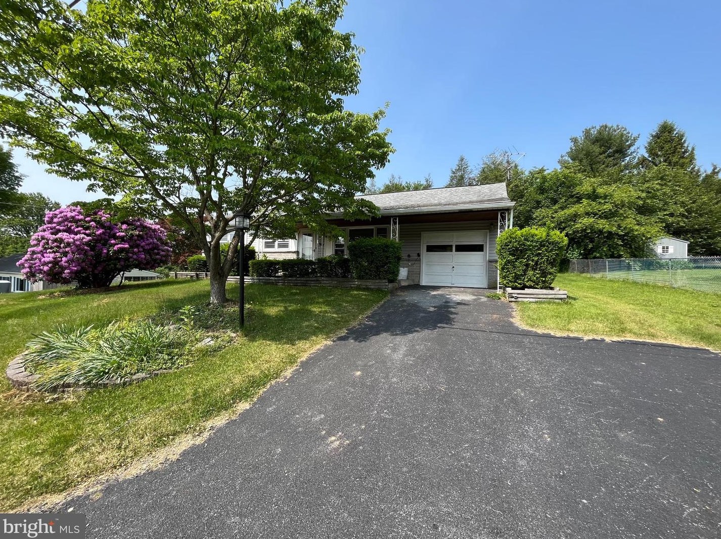 5 Holly Rd, Romansville, PA 19320-1415