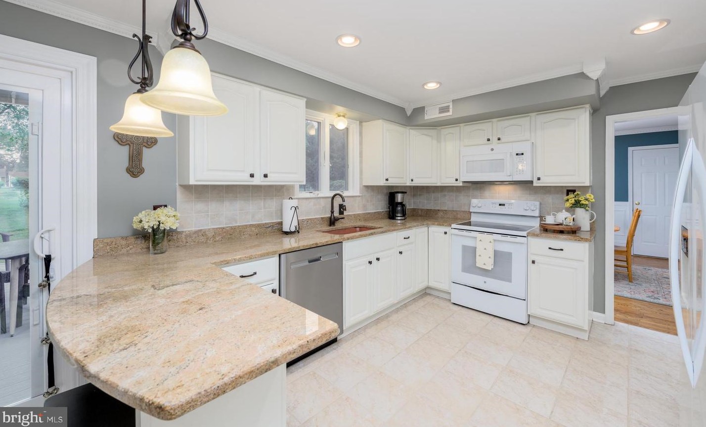 106 Glendale Rd, Exton PA 19341-1542 exterior