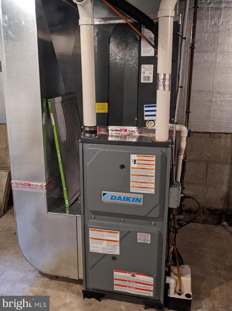 156 4 St, Oxford PA 19363-1433 exterior