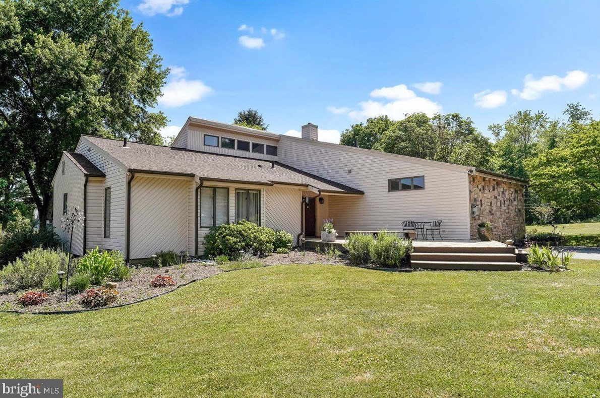 9023 Hickory Hill Rd, Oxford, PA 19363