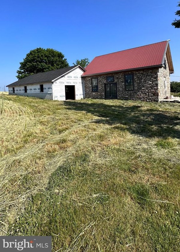 933 Twin County Rd, Honey Brook, PA 19344