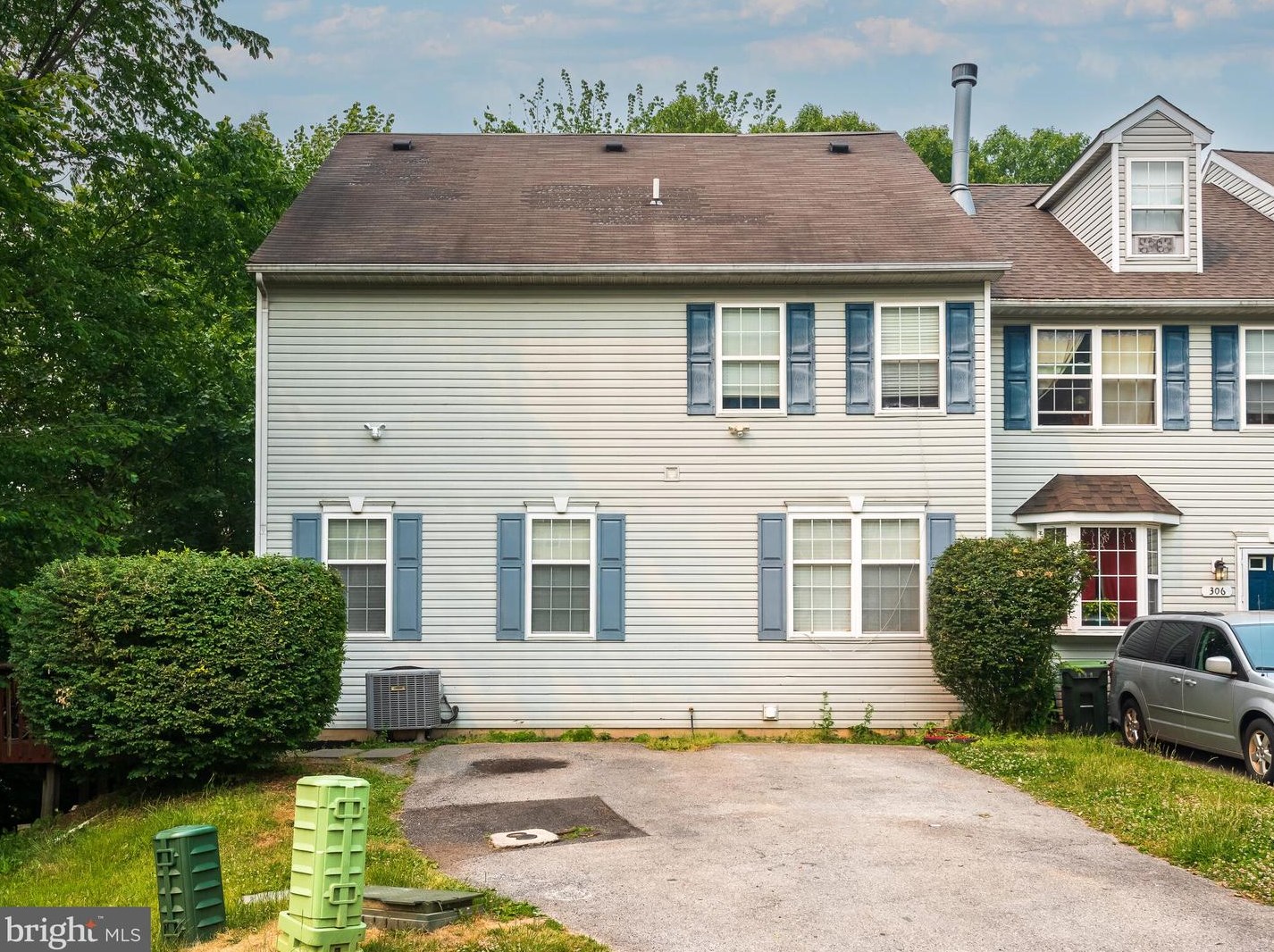 302 Eliot Cir, Romansville, PA 19320-2576
