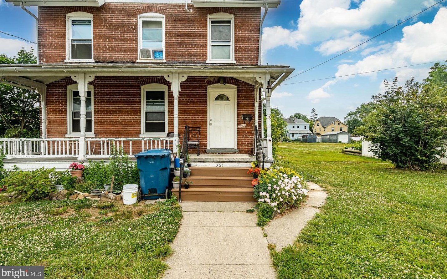 321 Franklin St, Oxford, PA 19363-1713