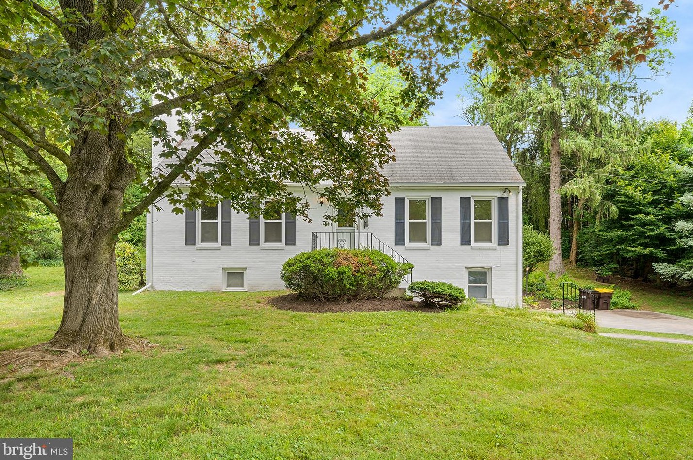 310 Barberry Ln, Wayne, PA 19087