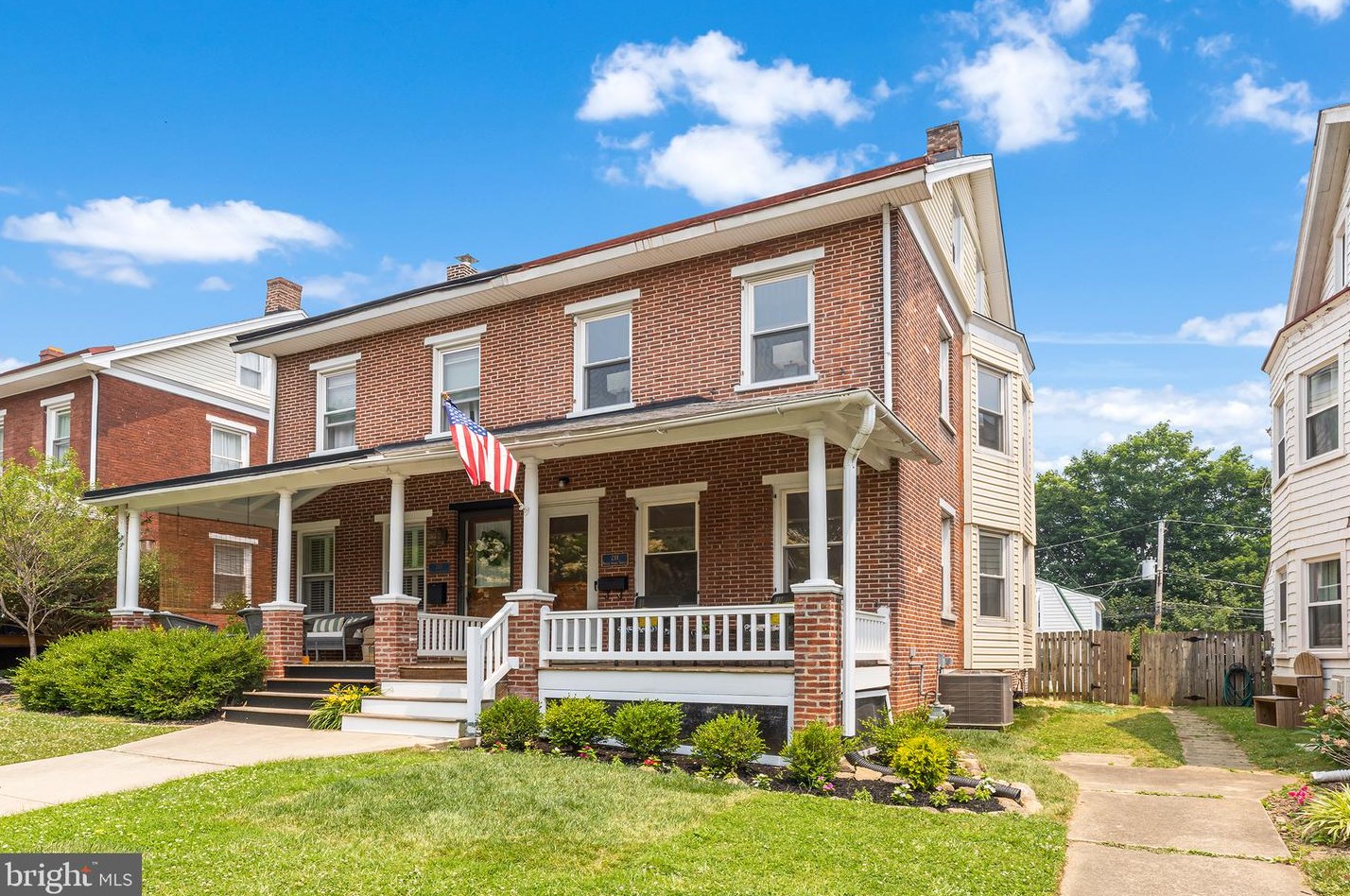 211 Adams St, West Chester, PA 19380-2701