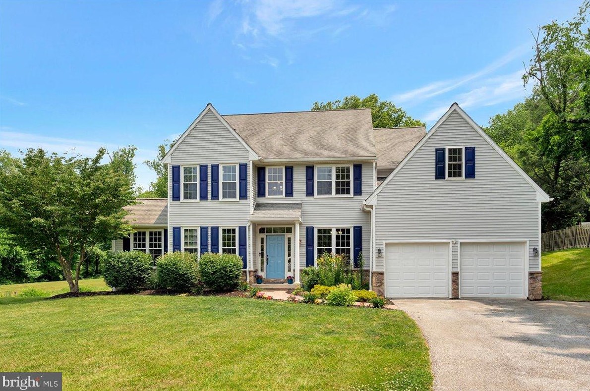 14 Friends Dr, West Grove, PA 19390