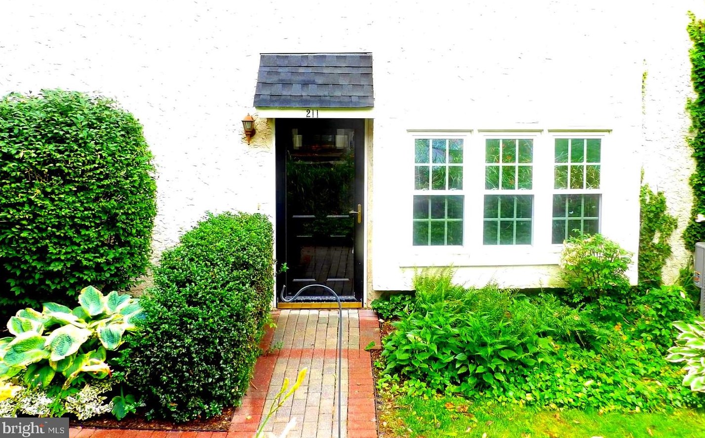 211 Everest Cir, West Chester, PA 19382