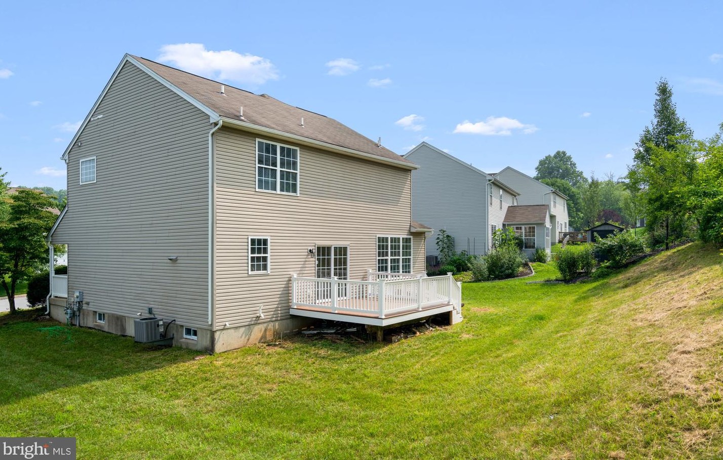 708 Meadowbrook Dr, Romansville, PA 19320-5815