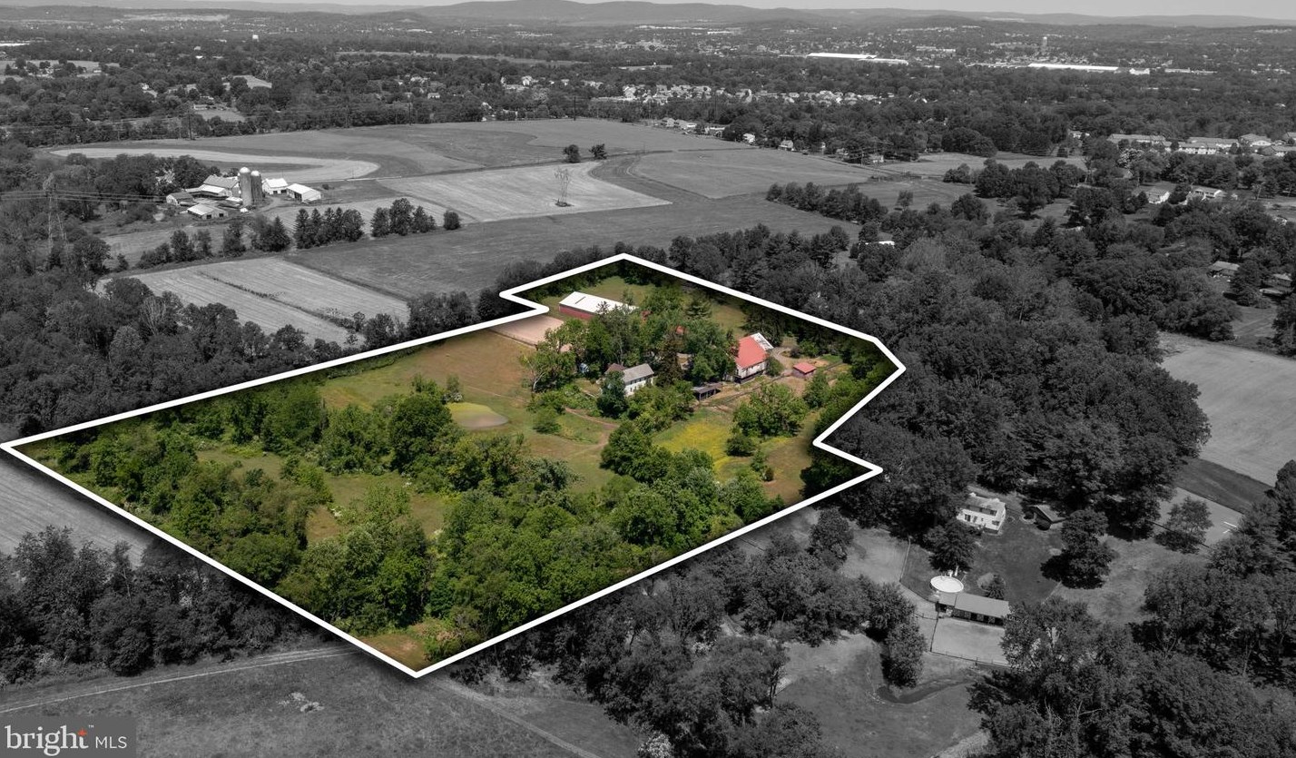 130 Spring Creek Ln, Pottstown, PA 19465-8039