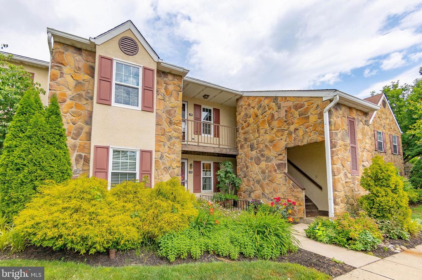 118 Valley Stream Cir, Wayne, PA 19087