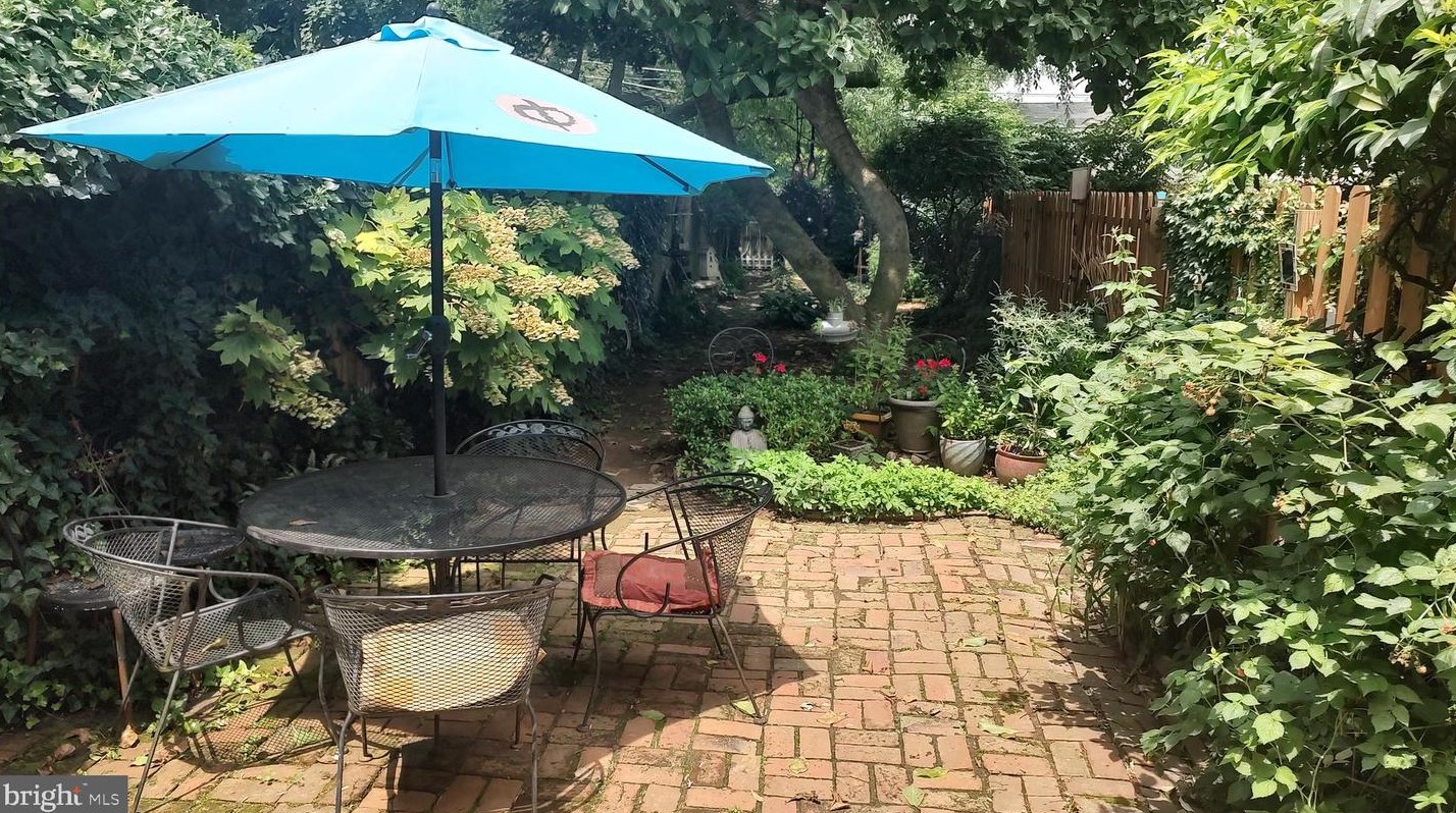 405 Market St, West Chester, PA 19382-2743