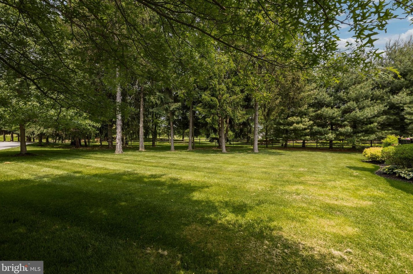 201 Caleb Dr, West Chester PA  19382-6177 exterior