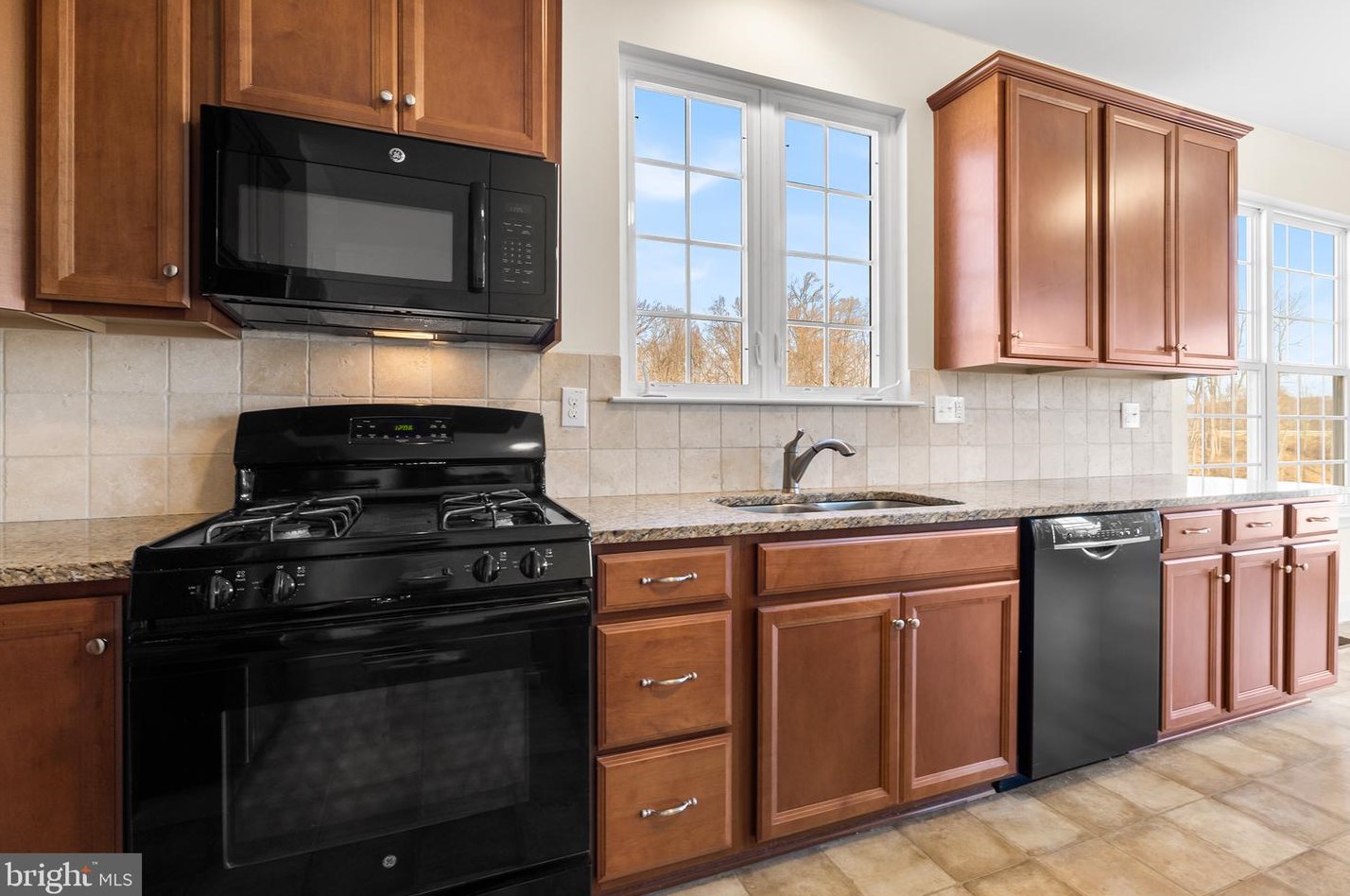 429 Lockport Ln, Coatesville PA  19320-6544 exterior