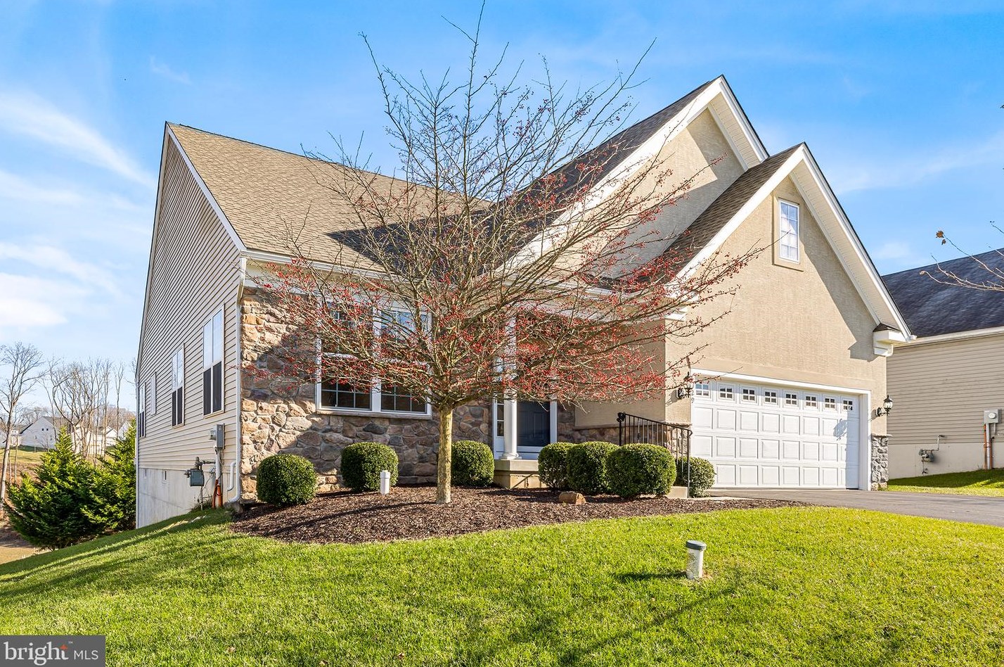 429 Lockport Ln, Coatesville PA  19320-6544 exterior