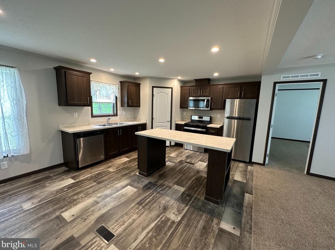 156 Cambridge Rd, Romansville, PA 19320-5516