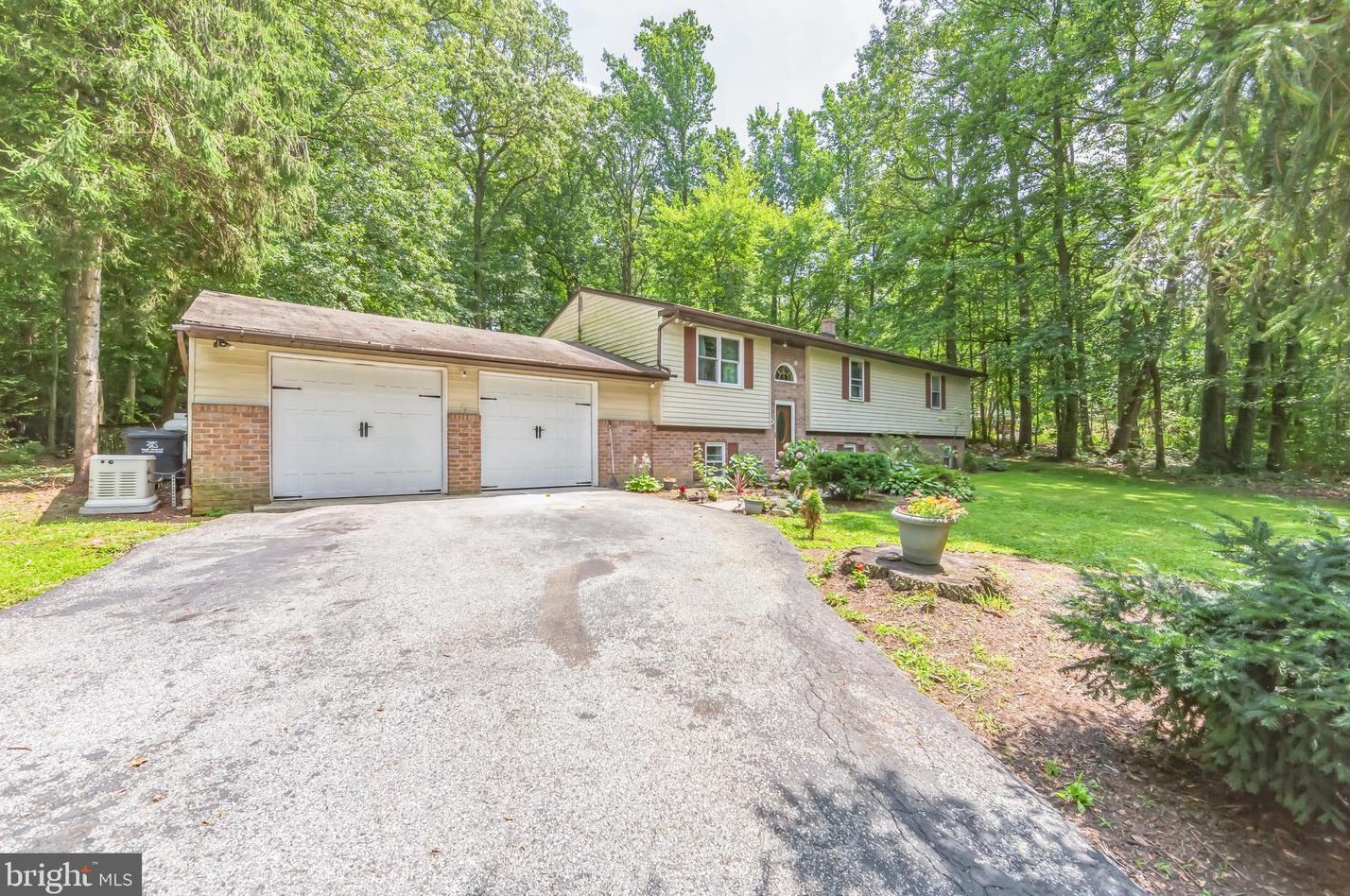 108 Northwood Dr, Romansville, PA 19320-1151