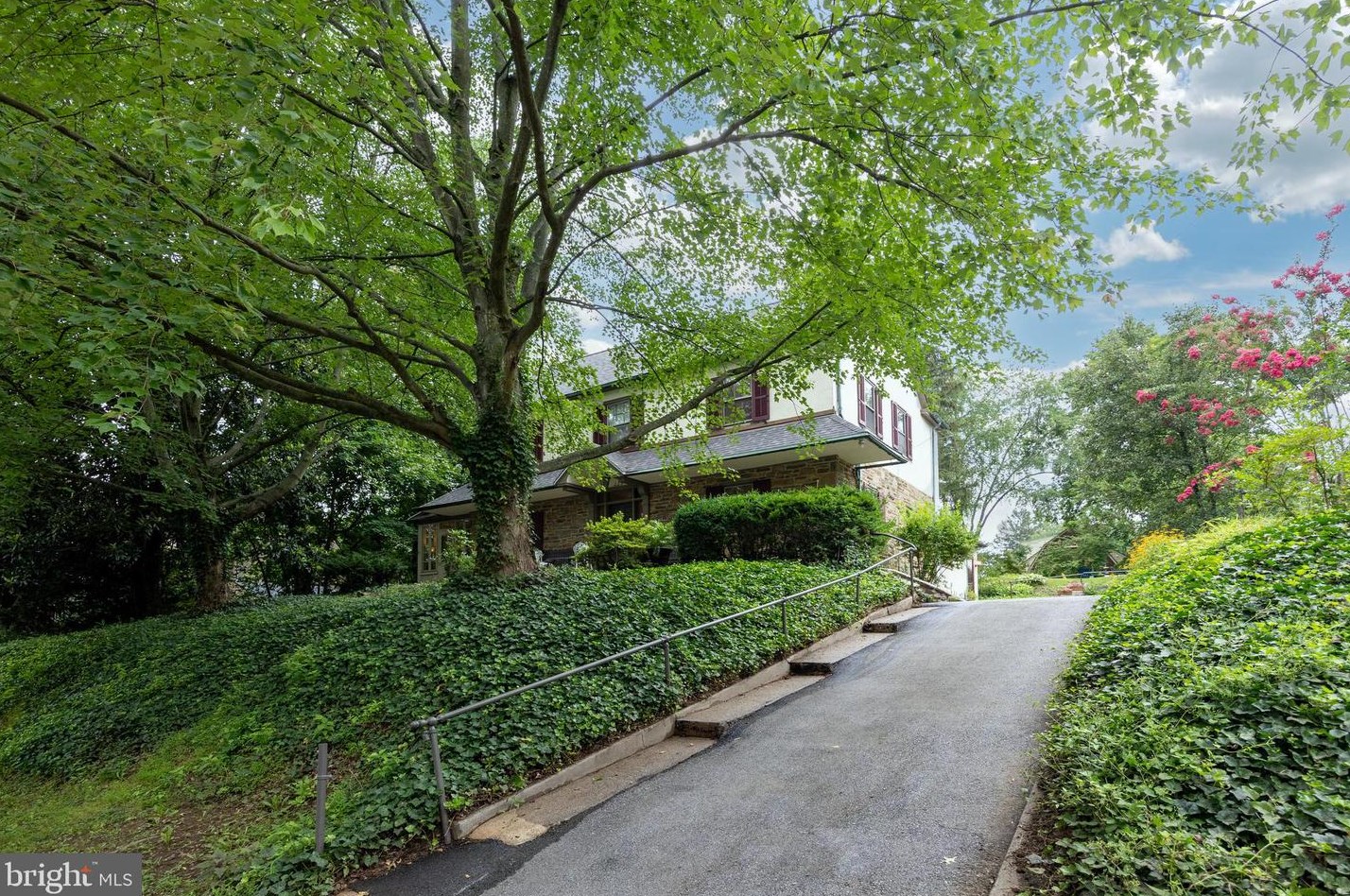 225 Price St, West Chester, PA 19382-3526