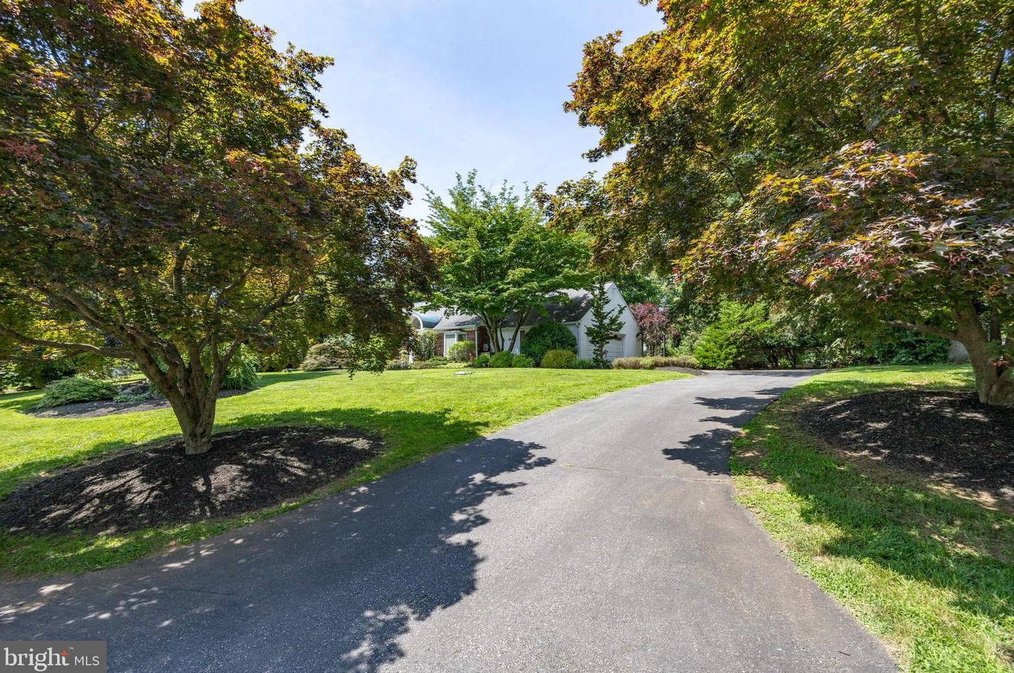 1058 Dunvegan Rd, West Chester, PA 19382-7167