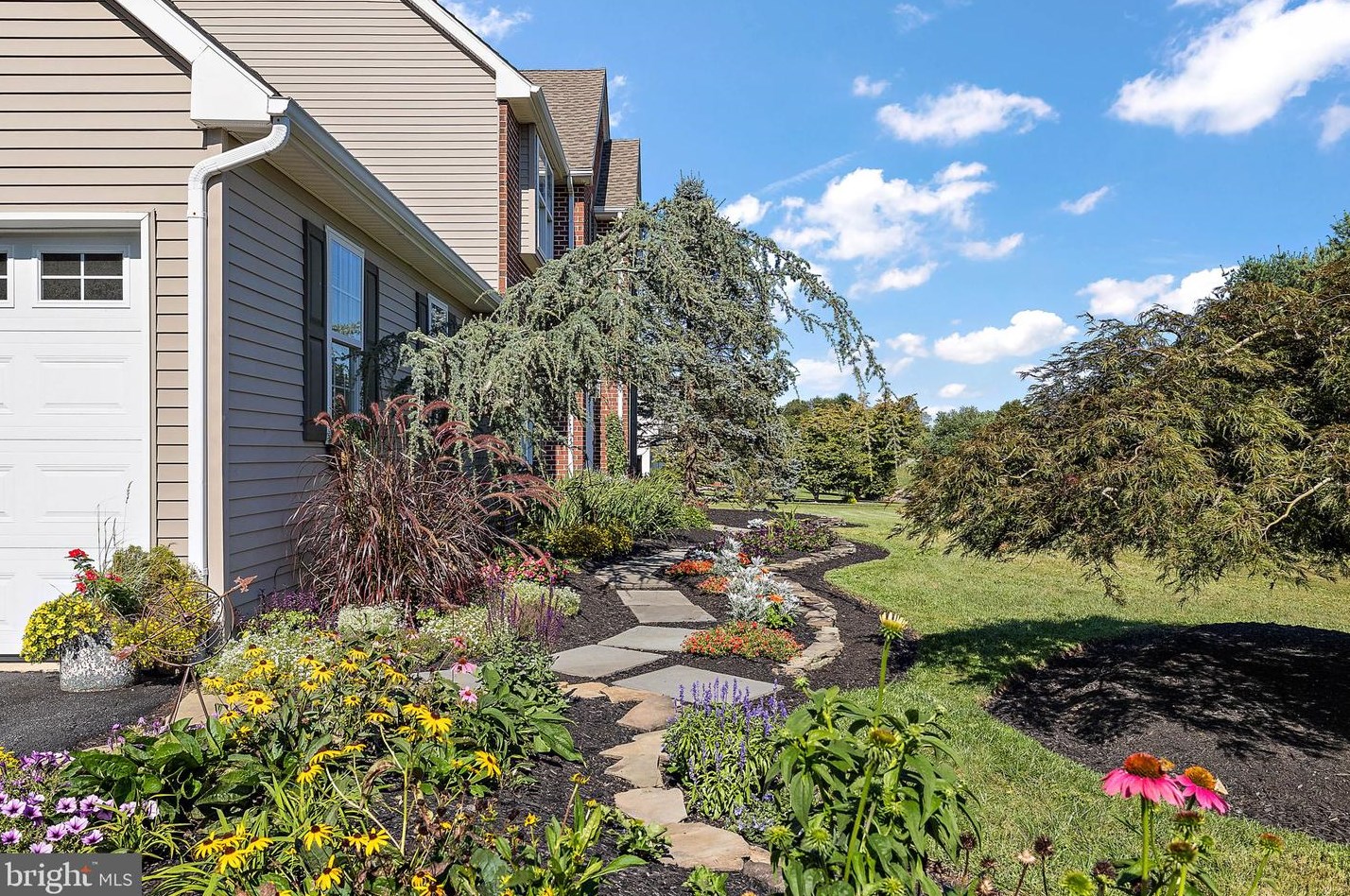 218 Highland View Dr, New London Township, PA 19352-9706