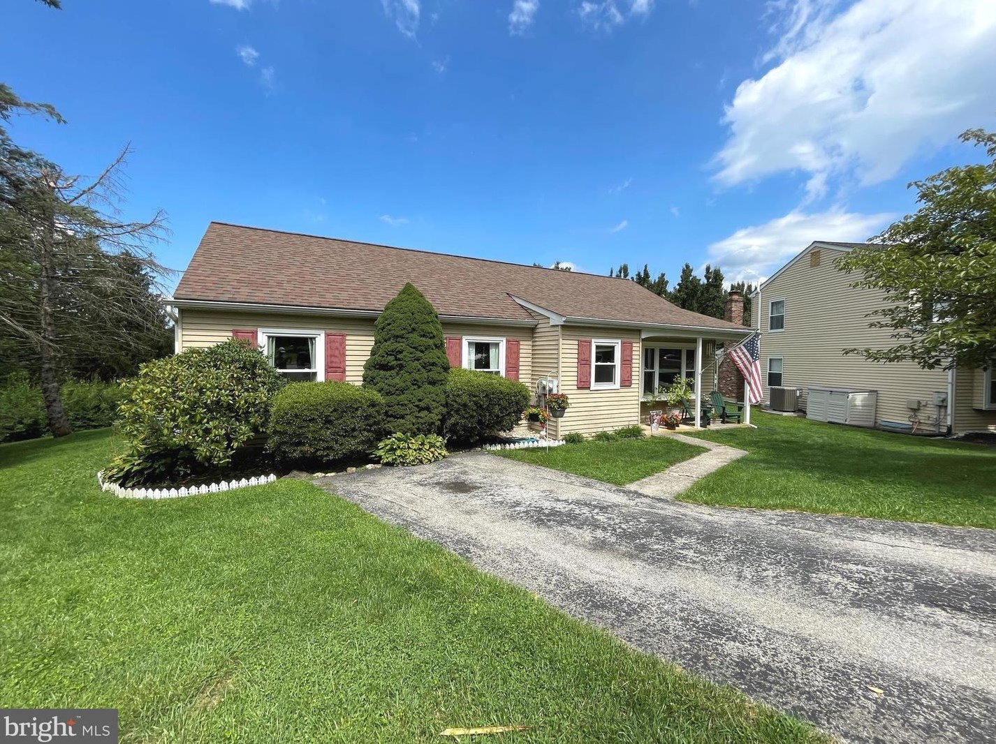 1663 Carlisle Ln, Downingtown, PA 19335