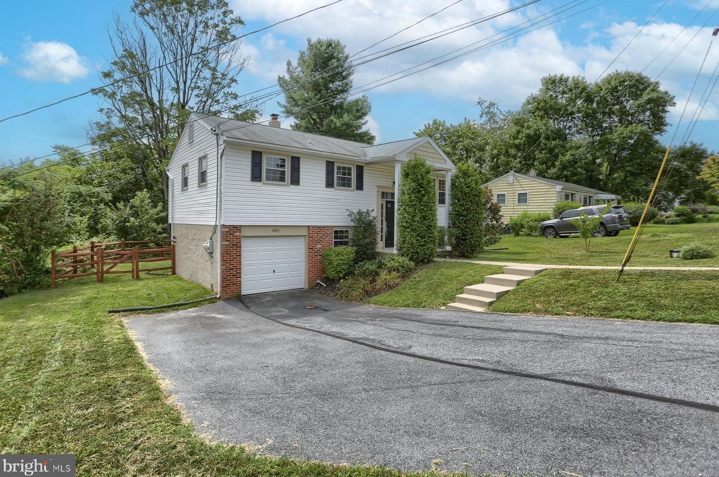 892 Chestnut St, Coatesville PA  19320-3317 exterior