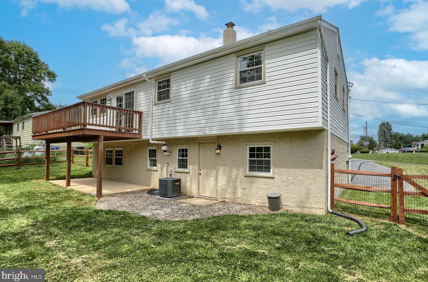 892 Chestnut St, Coatesville PA  19320-3317 exterior