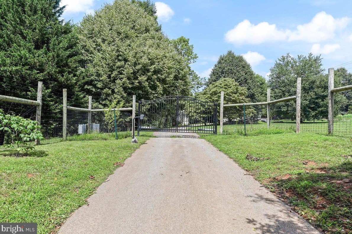 619 E Hillendale Rd, Chadds Ford, PA 19317