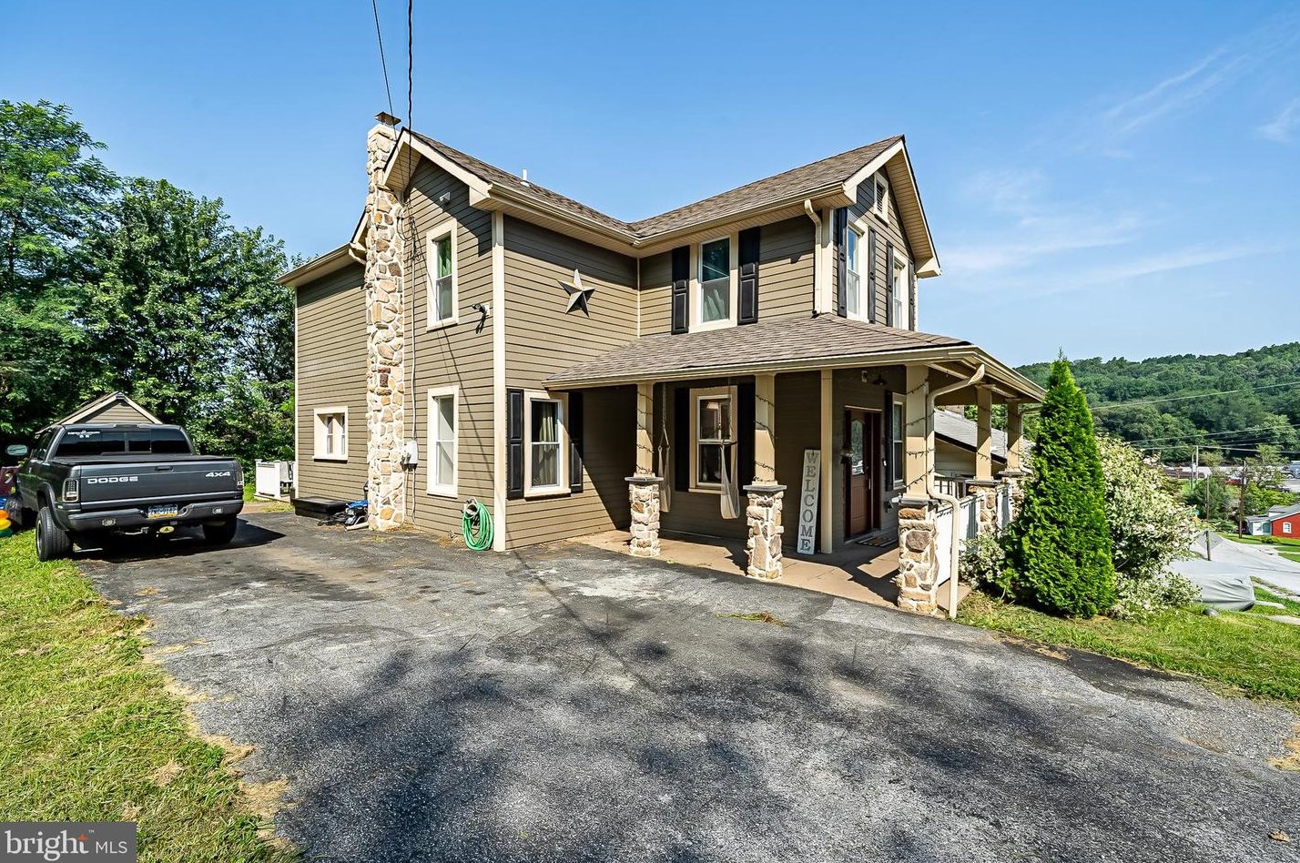 62 Green St, Romansville, PA 19320-2858
