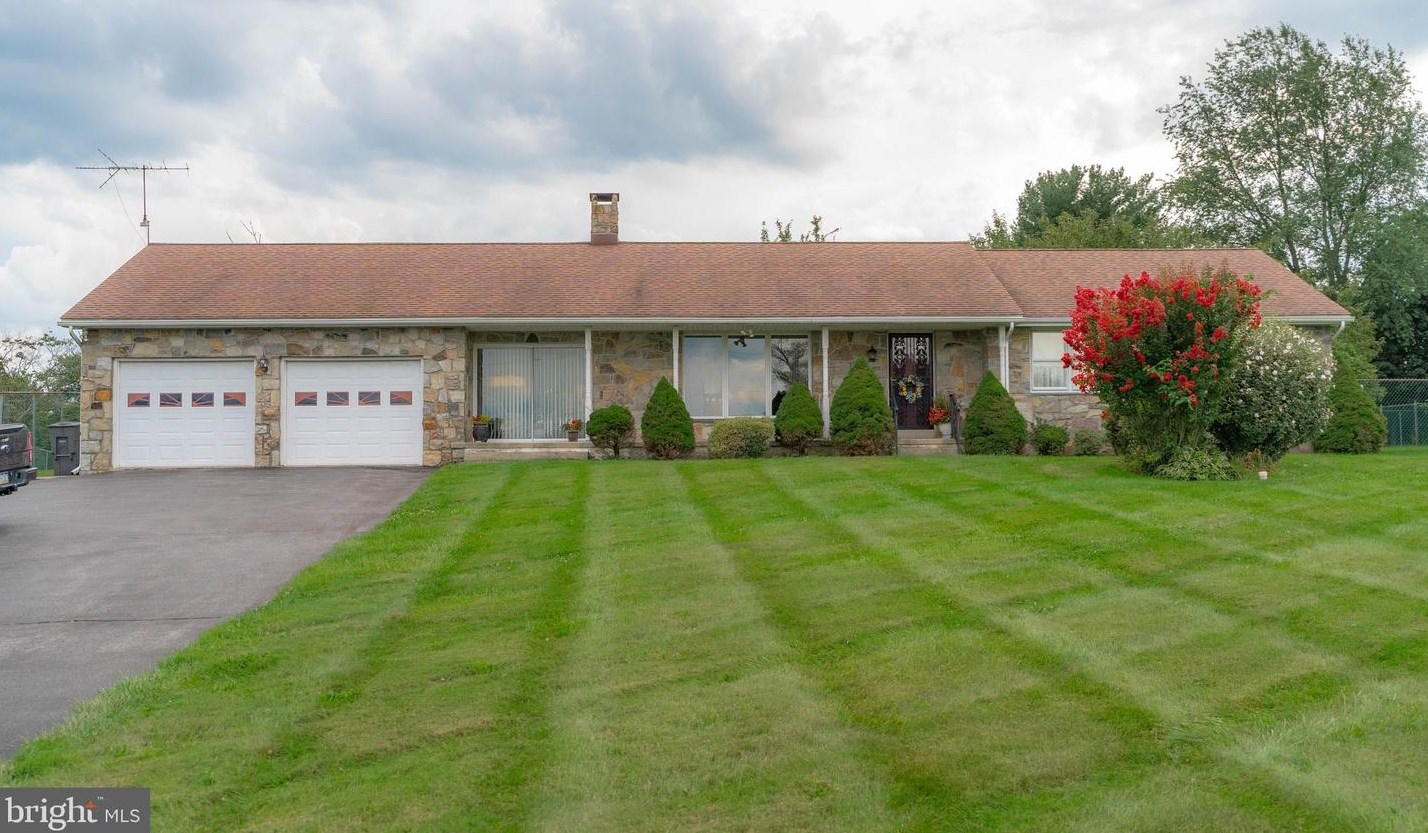 252 Ridge Rd, Spring City, PA 19475-2227