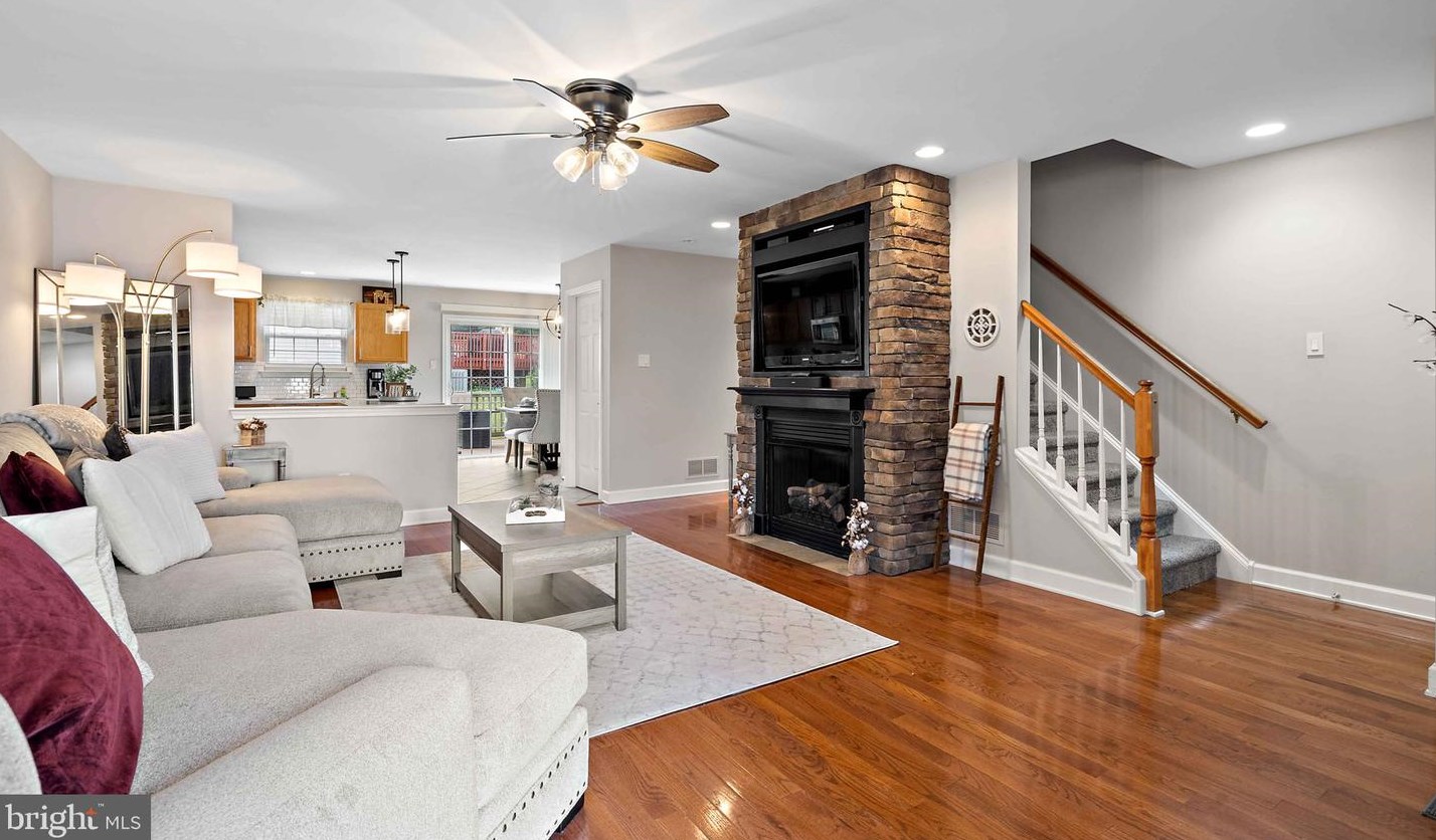 424 Gavin Dr, Romansville, PA 19320-2791