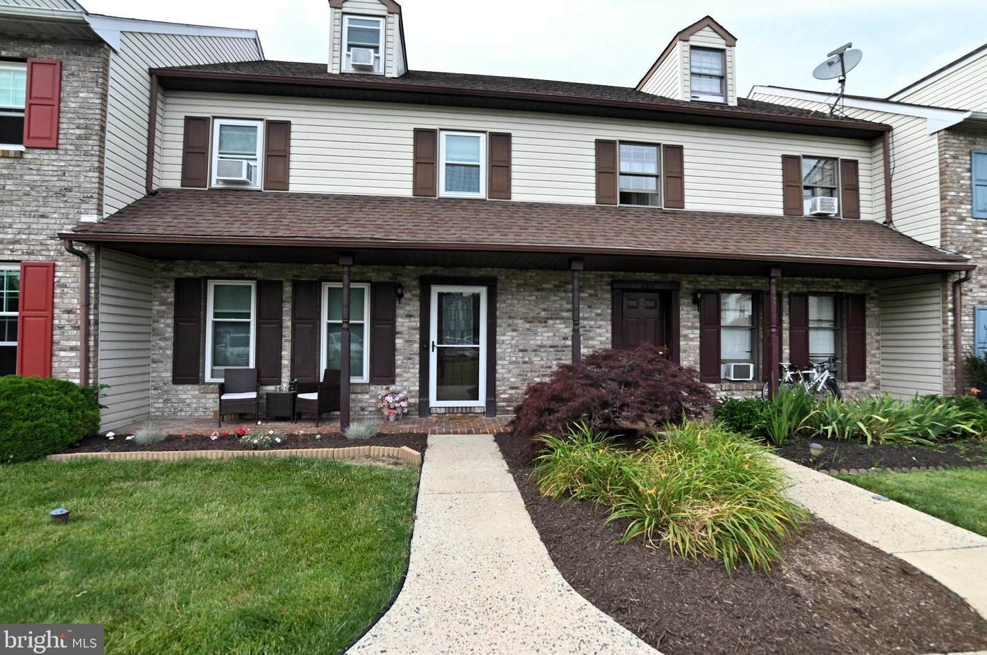 405 Cahill Cir, Honey Brook, PA 19344-8772